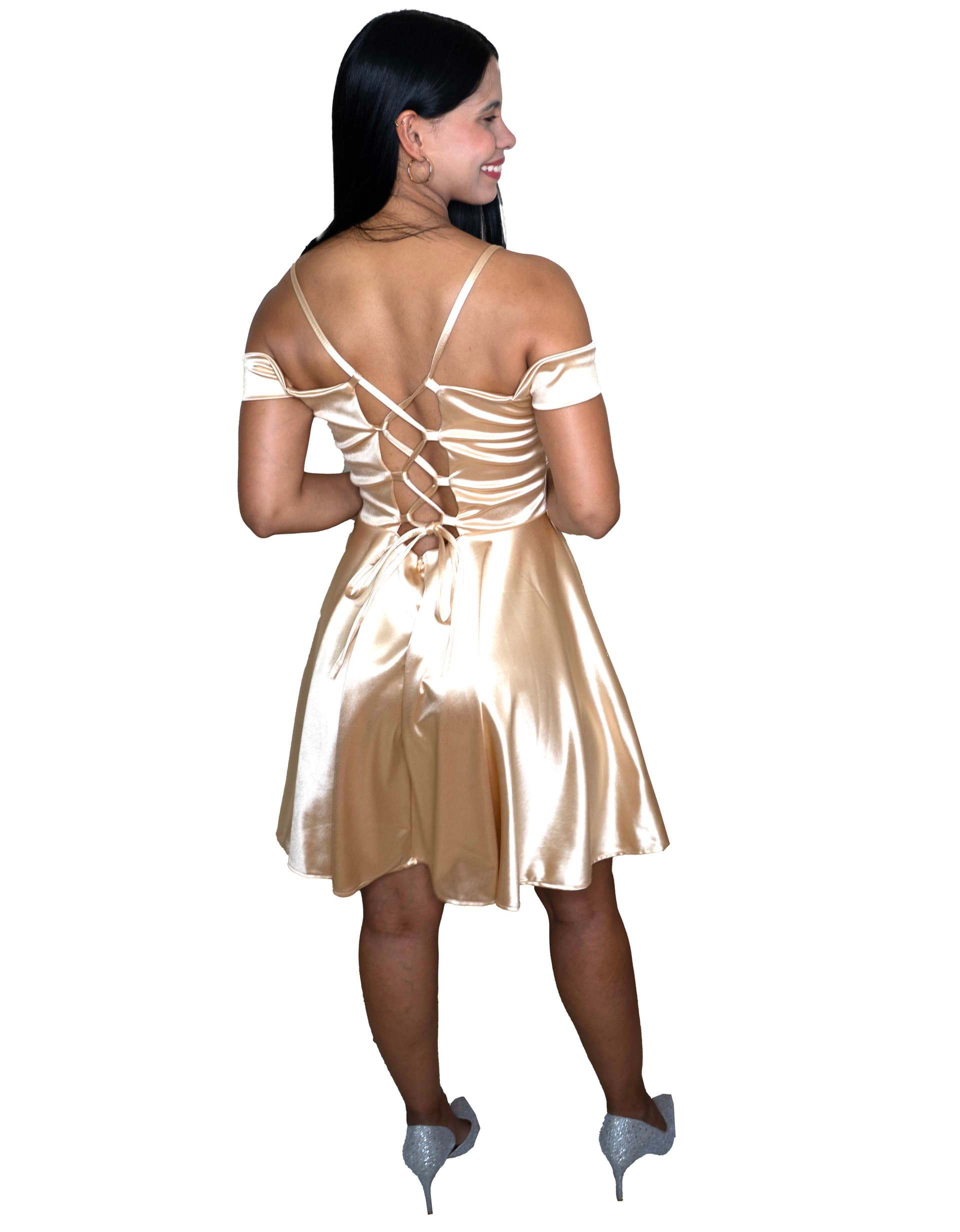 Vestido Satín Champagne – Elegancia y Dulzura