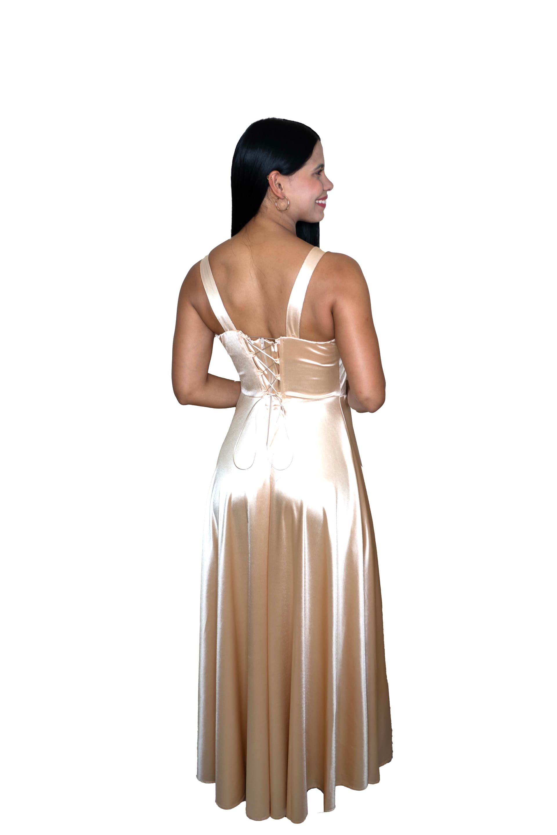 Vestido Satín Champagne Largo – Glamour y Sofisticación