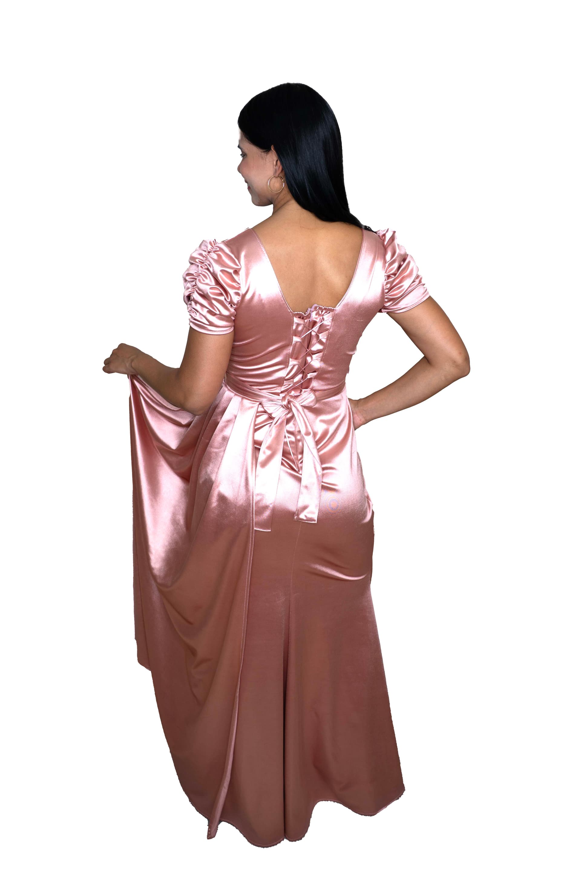 Vestido Satín Palo Rosa – Romanticismo y Estilo