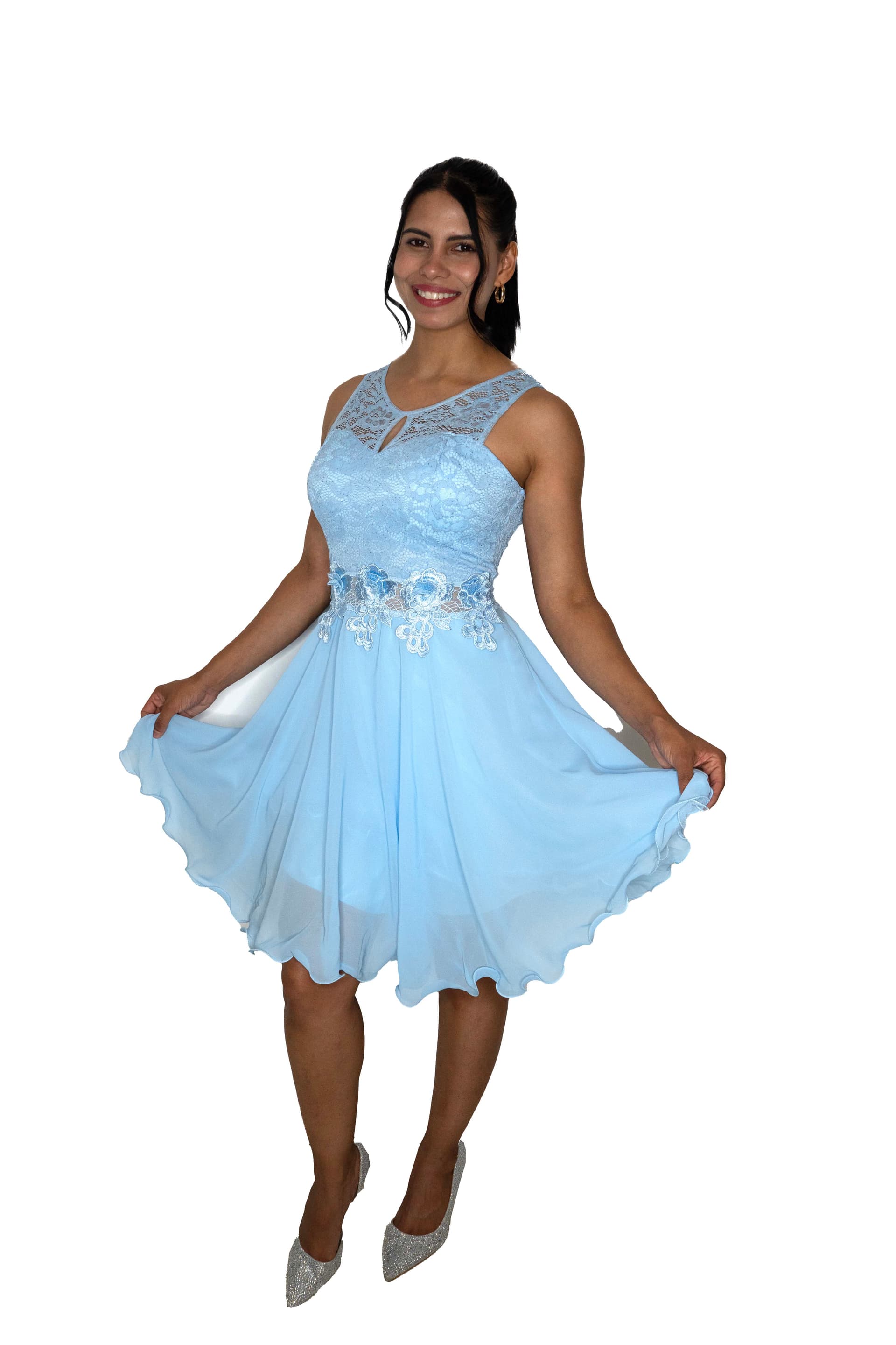 Vestido corto celeste con detalles románticos