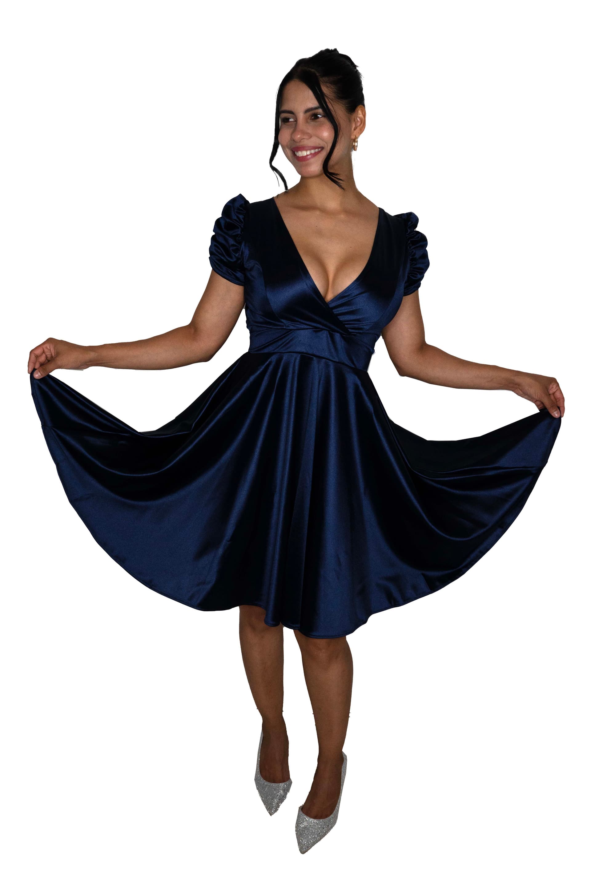 Vestido azul marino satinado: elegancia que brilla